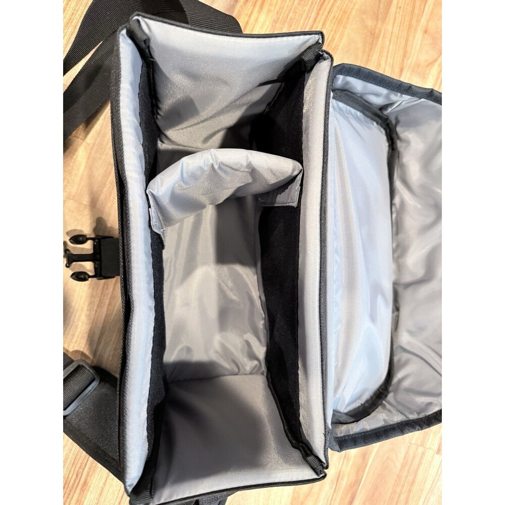 Canon Camera Bag With Moveable Divider And Shoulder Strap - Picture 2 of 2